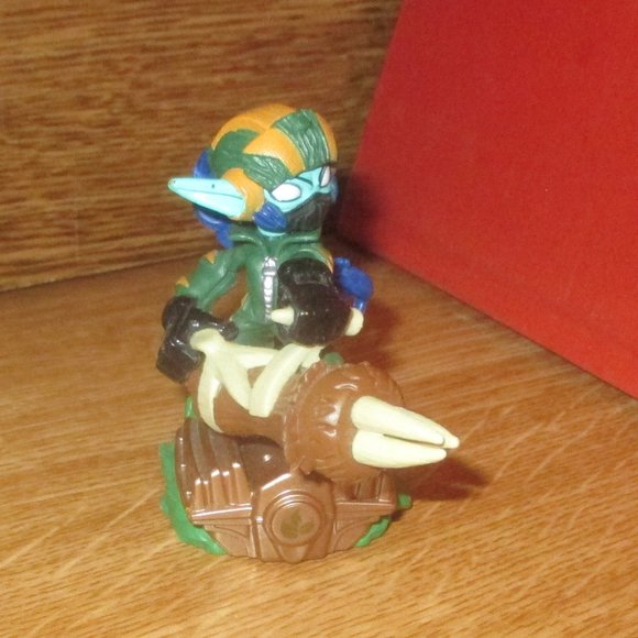 Super Shot Stealth Elf from Skylanders: Superchargers (Series 6) Figures - Picture 2 of 3